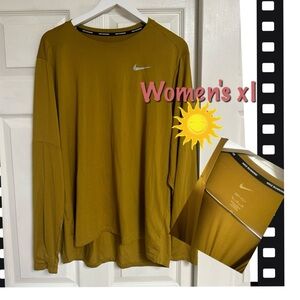Nike Gold Long Sleeve Women's XL